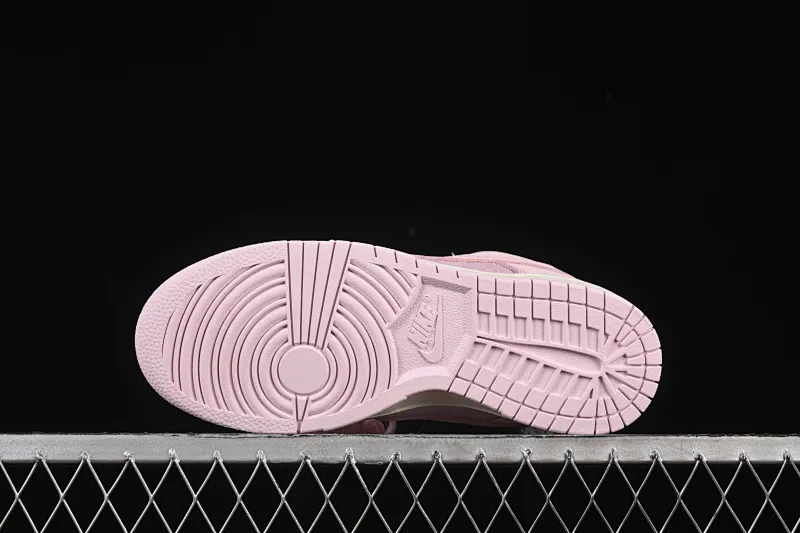 All Categories Nk SB Dunk Series Nk SB Dunk Low Low-top sneakers Nike SB Dunk Low "Regal Pink" contains girly low-top casual sneakers HJ5870-600